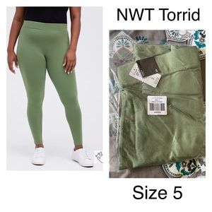 NWT Torrid Green Leggings size 5